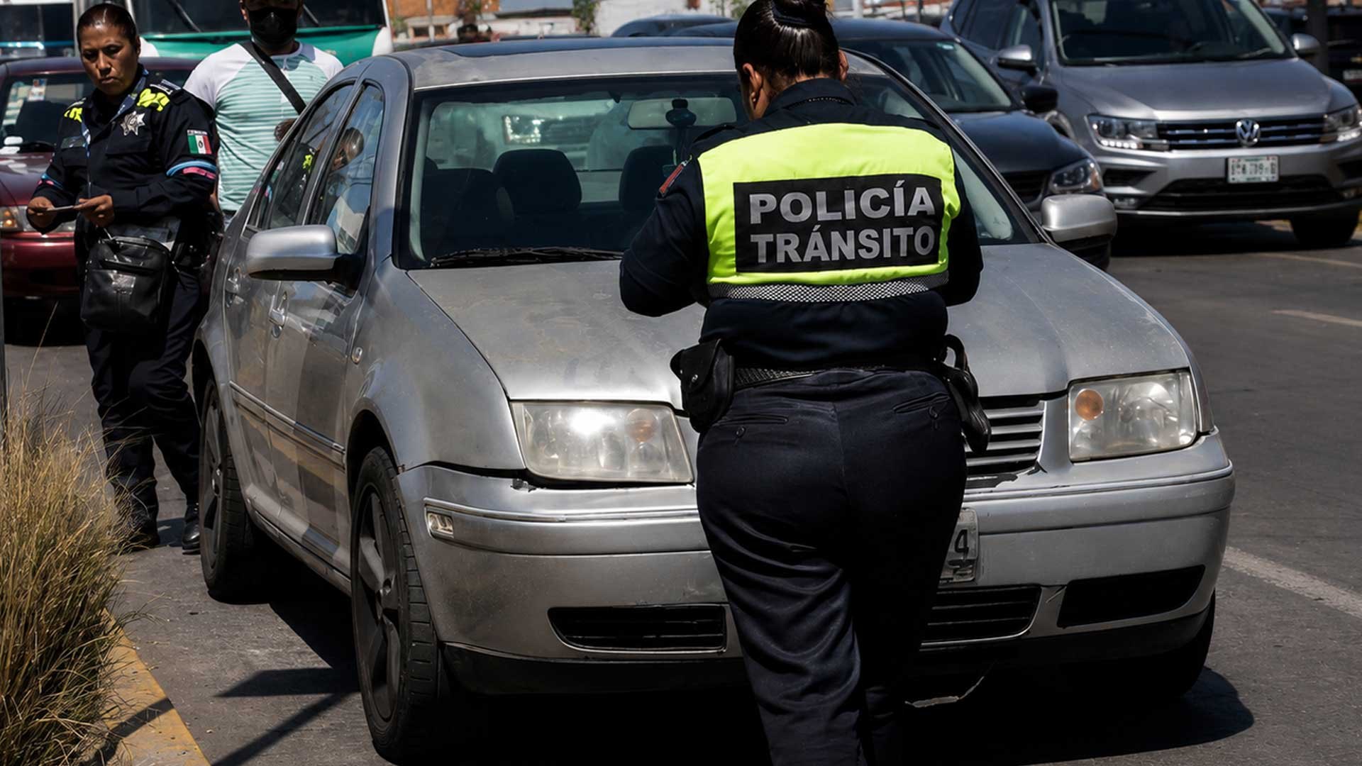 5 derechos que tienes si la policía te para en tu carro